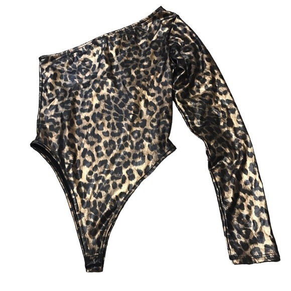 3/$15 Fashion nova one shoulder long sleeve asymmetrical cheetah print bodysuit - Picture 2 of 8